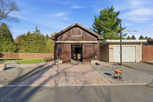 16 Hogback Rd, Franklin Twp., NJ 08867