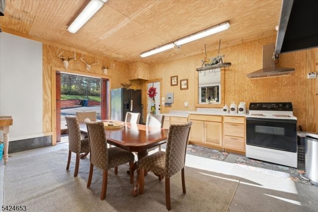 16 Hogback Rd, Franklin Twp., NJ 08867