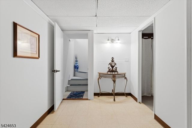 16 Hogback Rd, Franklin Twp., NJ 08867