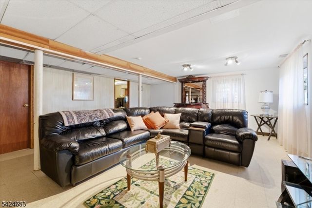 16 Hogback Rd, Franklin Twp., NJ 08867