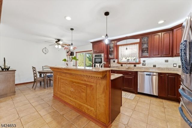 16 Hogback Rd, Franklin Twp., NJ 08867