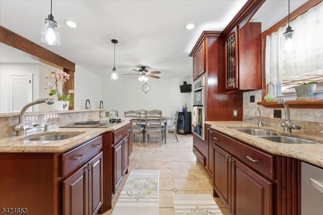 16 Hogback Rd, Franklin Twp., NJ 08867