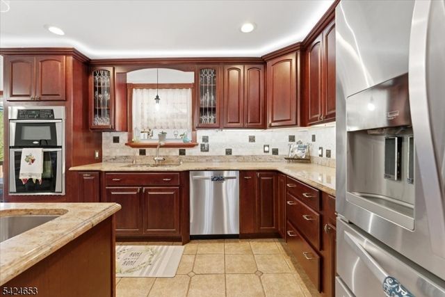 16 Hogback Rd, Franklin Twp., NJ 08867