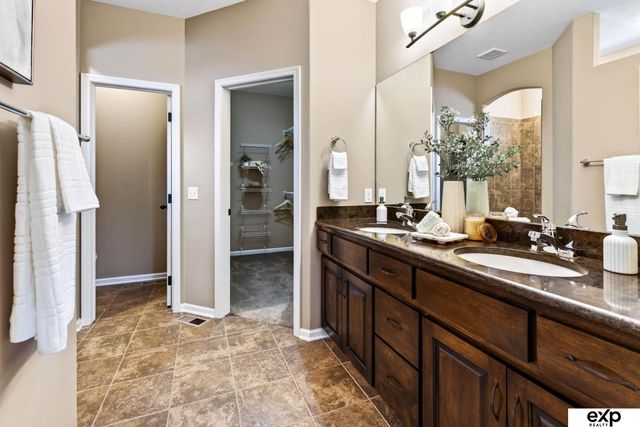5107 Waterford Avenue, Papillion, NE 68133