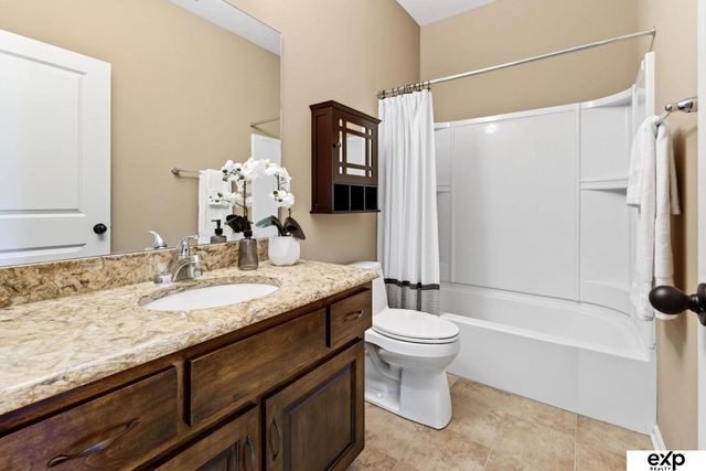 5107 Waterford Avenue, Papillion, NE 68133