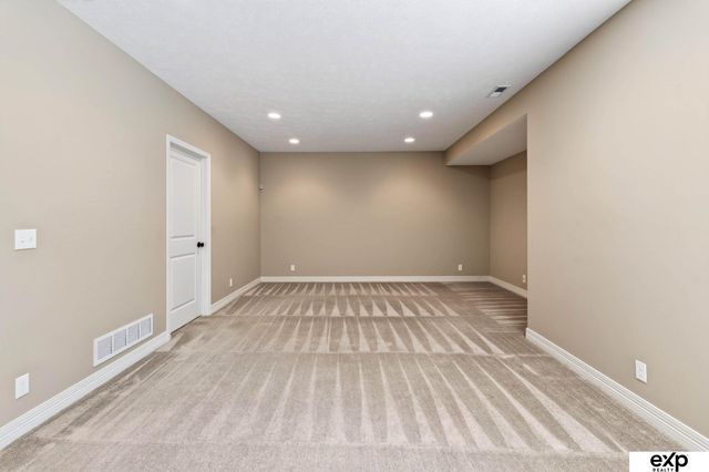 5107 Waterford Avenue, Papillion, NE 68133