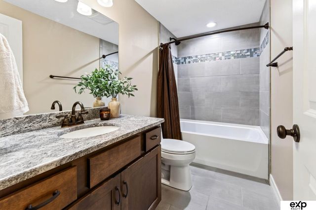 5107 Waterford Avenue, Papillion, NE 68133