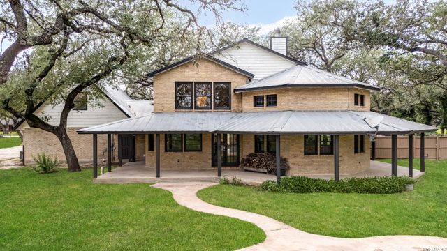 114 Massad Dr, Pleasanton, TX 78064