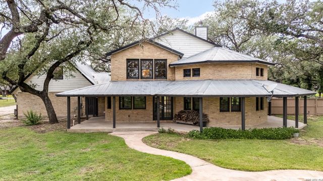 114 Massad Dr, Pleasanton, TX 78064