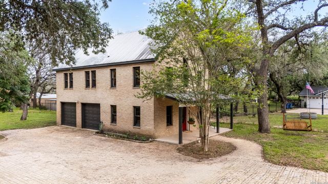 114 Massad Dr, Pleasanton, TX 78064