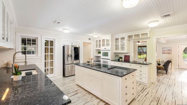 114 Massad Dr, Pleasanton, TX 78064