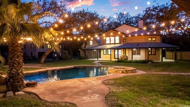 114 Massad Dr, Pleasanton, TX 78064