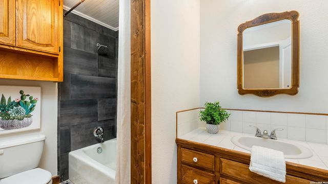 114 Massad Dr, Pleasanton, TX 78064