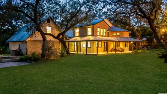 114 Massad Dr, Pleasanton, TX 78064