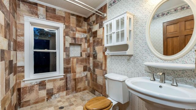 114 Massad Dr, Pleasanton, TX 78064