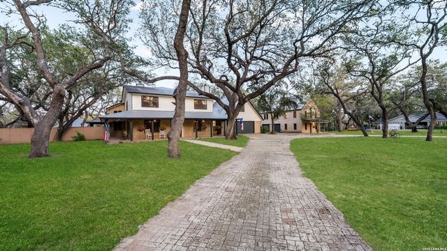 114 Massad Dr, Pleasanton, TX 78064