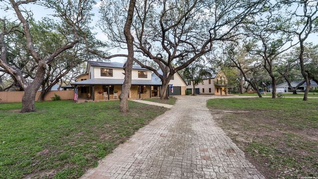 114 Massad Dr, Pleasanton, TX 78064