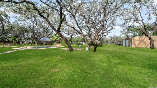114 Massad Dr, Pleasanton, TX 78064
