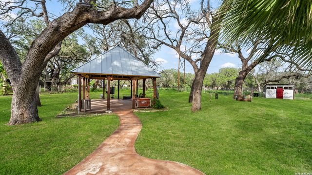 114 Massad Dr, Pleasanton, TX 78064