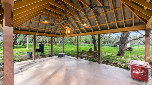 114 Massad Dr, Pleasanton, TX 78064