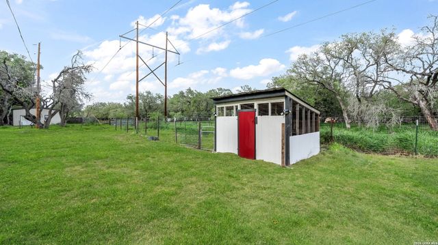 114 Massad Dr, Pleasanton, TX 78064