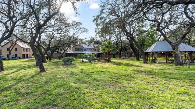114 Massad Dr, Pleasanton, TX 78064