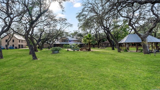 114 Massad Dr, Pleasanton, TX 78064