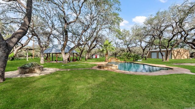 114 Massad Dr, Pleasanton, TX 78064