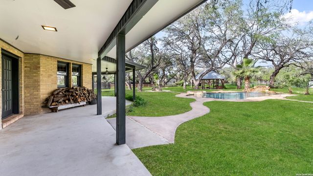 114 Massad Dr, Pleasanton, TX 78064