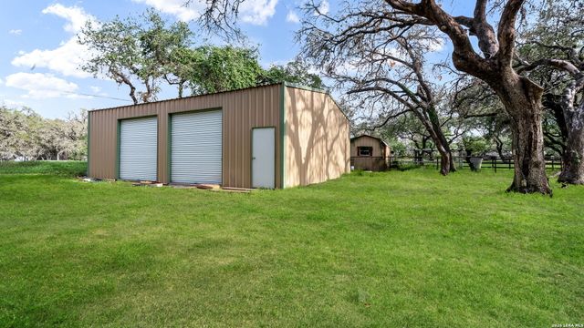 114 Massad Dr, Pleasanton, TX 78064