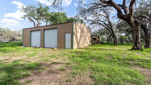 114 Massad Dr, Pleasanton, TX 78064