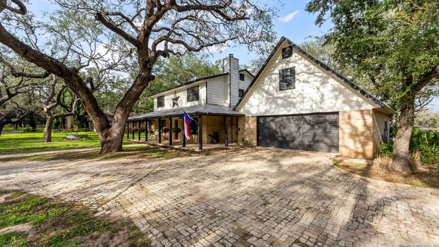 114 Massad Dr, Pleasanton, TX 78064