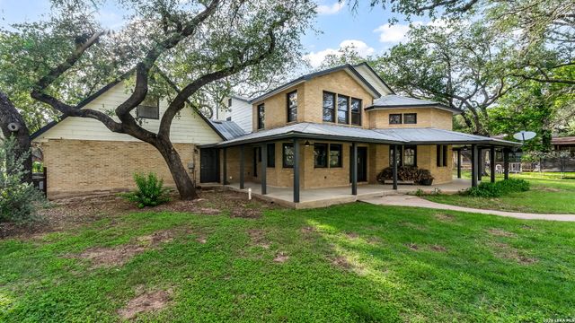 114 Massad Dr, Pleasanton, TX 78064