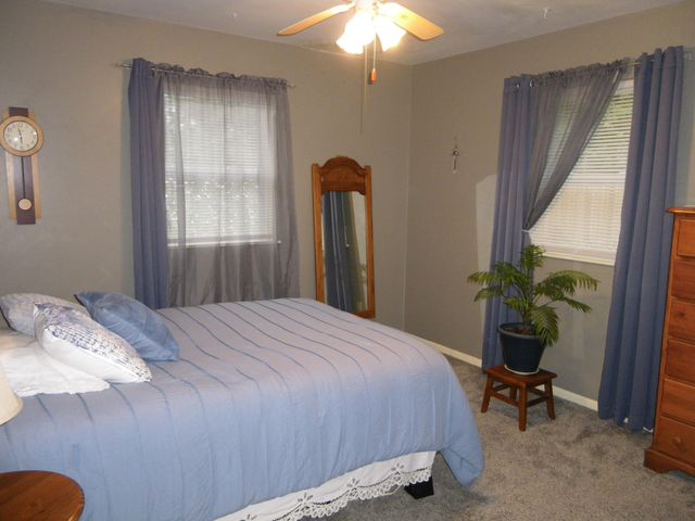1443 E Berkeley Street, Springfield, MO 65804