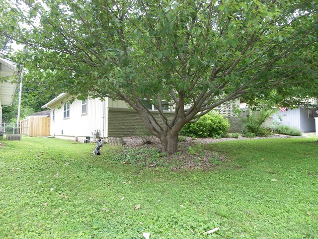 1443 E Berkeley Street, Springfield, MO 65804