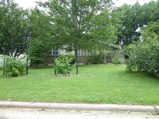 1443 E Berkeley Street, Springfield, MO 65804