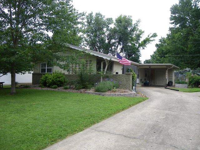 1443 E Berkeley Street, Springfield, MO 65804