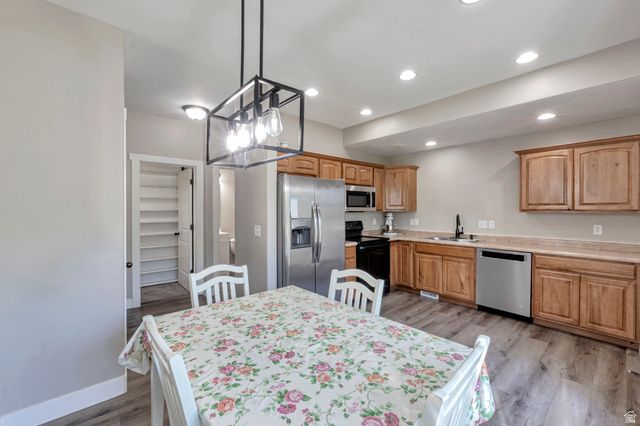 10868 S WEISS DR, South Jordan, UT 84009