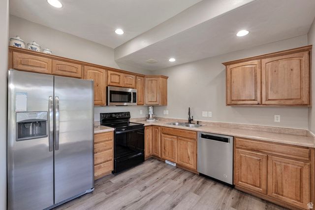 10868 S WEISS DR, South Jordan, UT 84009