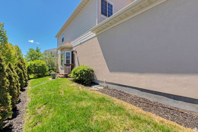 10868 S WEISS DR, South Jordan, UT 84009