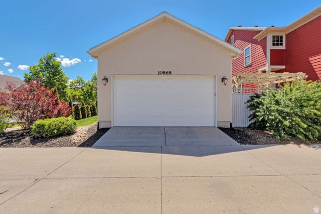 10868 S WEISS DR, South Jordan, UT 84009