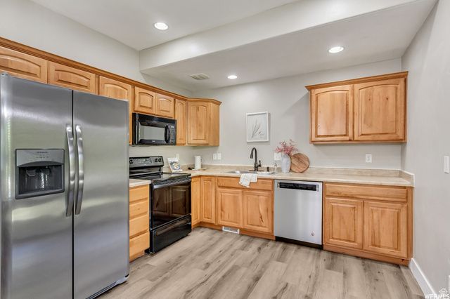 10868 S WEISS DR, South Jordan, UT 84009