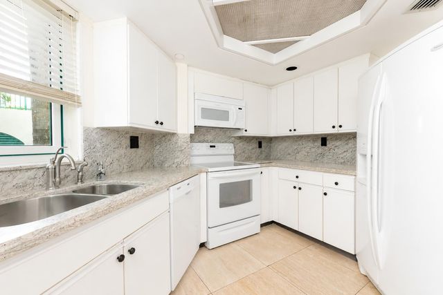 100 SE 5th Avenue 107, Boca Raton, FL 33432
