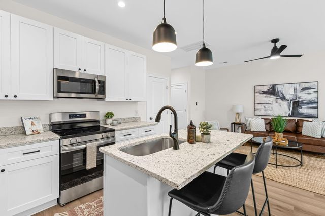 2017 Hampton Avenue, North Charleston, SC 29405