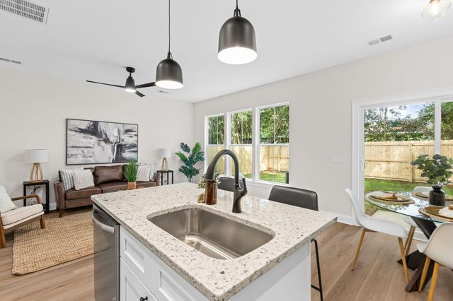 2017 Hampton Avenue, North Charleston, SC 29405