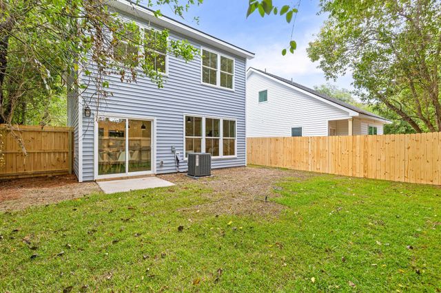 2017 Hampton Avenue, North Charleston, SC 29405