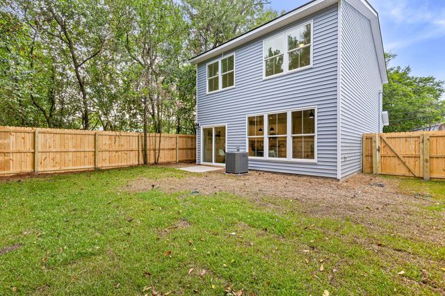 2017 Hampton Avenue, North Charleston, SC 29405