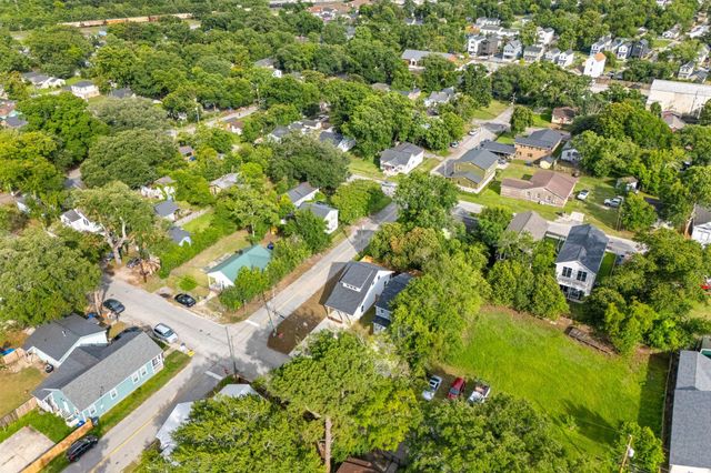 2017 Hampton Avenue, North Charleston, SC 29405