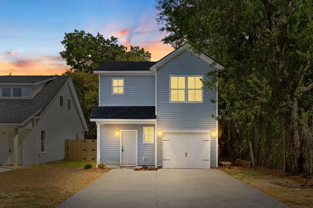 2017 Hampton Avenue, North Charleston, SC 29405