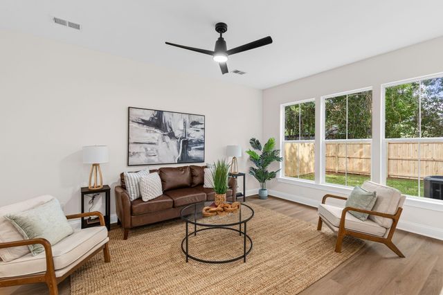 2017 Hampton Avenue, North Charleston, SC 29405
